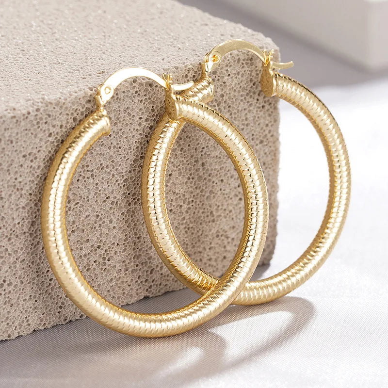 HIBRIDE Trendy Slim Earrings Everyday Women's Dress Accessories Jewelry Suitable for Holiday Wedding Travel Gifts E330